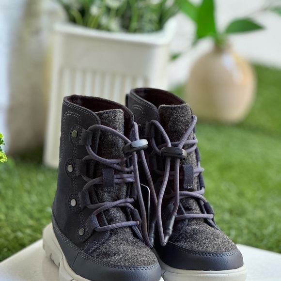 Sorel Kids' Explorer Waterproof
Lace-up Boot In India Ink/ Moonstone Size 10 new - Picture 12 of 15